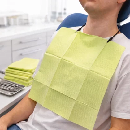 Bavete pentru pacienți 33×45 cm – hârtie + polietilenă (2 straturi)